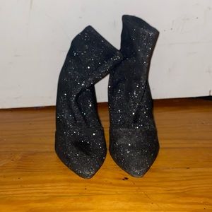 They have been sitting in my closet after only being worn once in 2018.